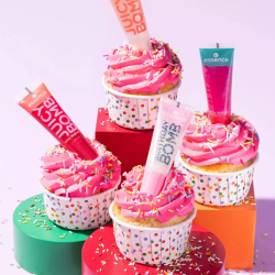 Essence Lip Gloss Birthday Bomb - 01 Cake My Day 10 ml - 5