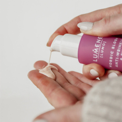 Lumene NordicAnti-Wrinkle & Firm Moisturizing V-Shape Serum - Sıkılaştırıcı & Yüz Ovali Şekillendirici Gençlik Serumu 30 ml - 4